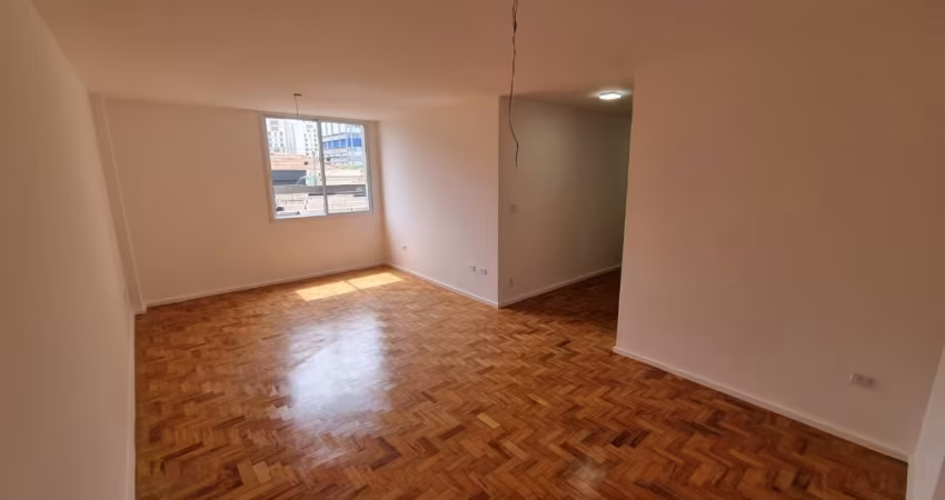 Apartamento à venda com 102 mts², sala pra 02 ambientes, 2 quartos, cozinha e área de serviços na Vila Mariana - São Paulo - SP