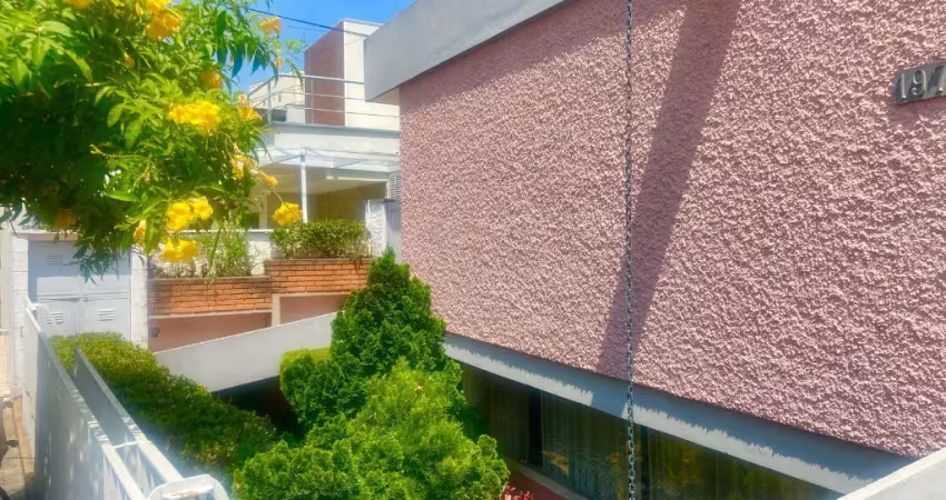 Sobrado para venda possui 367 metros quadrados com 5 quartos em Santana - São Paulo - SP