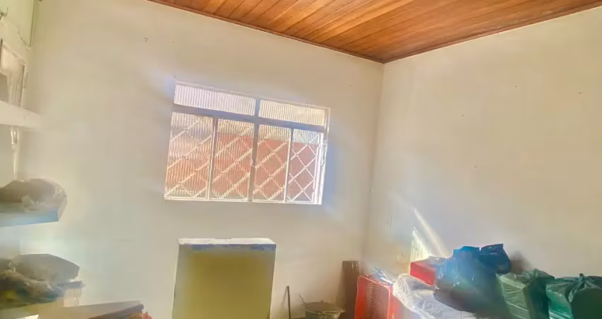 Casa à venda com 1 sala, quarto e cozinha na casa verde média