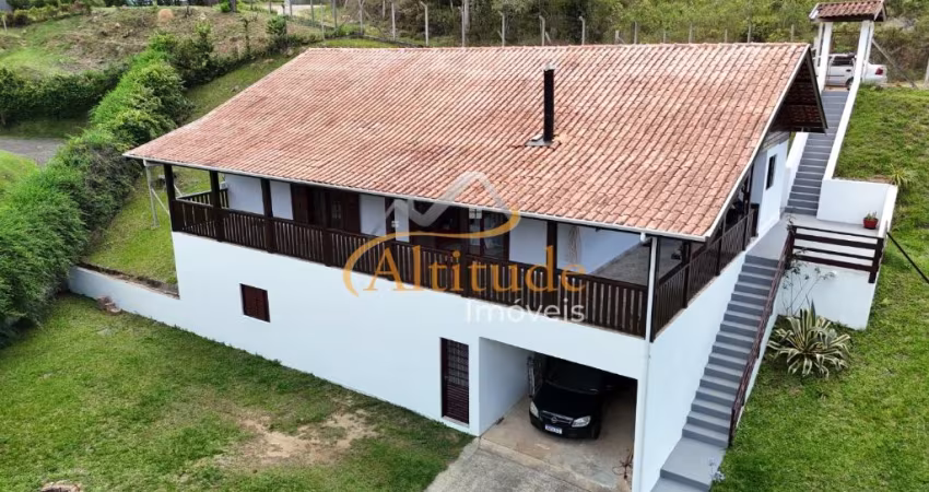 Casa de Campo com terreno amplo na região da Água Santa