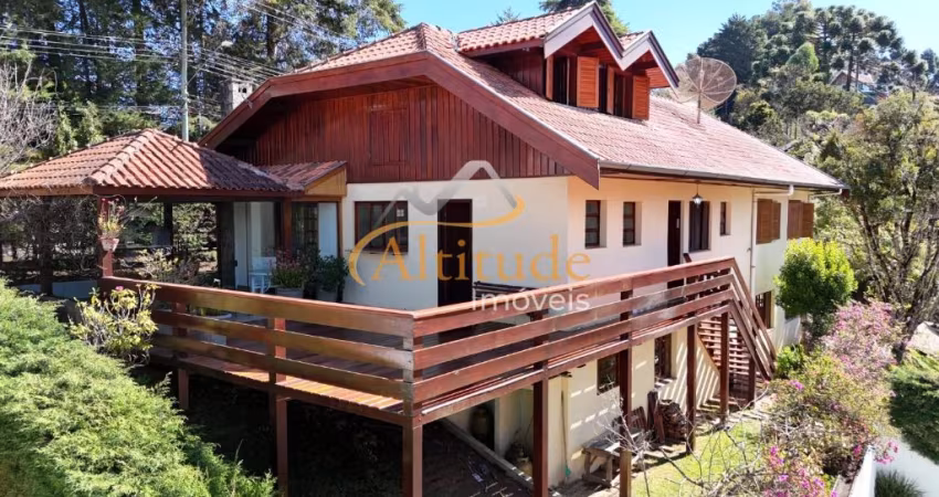 Casa em condomínio com 04 suítes e vista incrível - Campos do Jordão