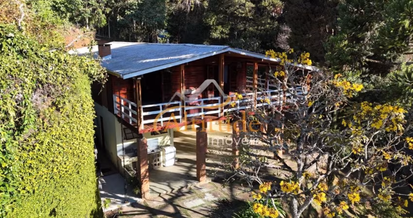 Casa de Madeira em Região Tranquila e Arborizada!