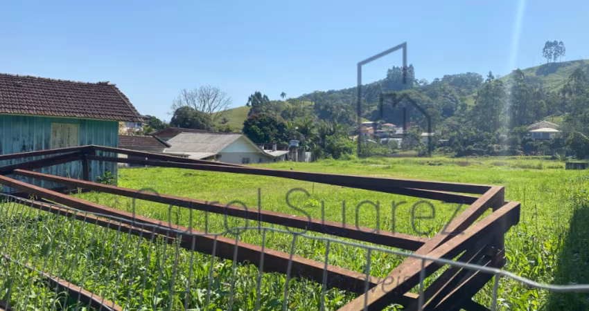 Terreno em endereço tranquilíssimo - Santo Amaro da Imperatriz