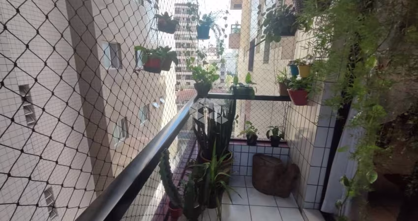 Apartamento mobiliado na praia grande, bairro boqueirão, com 1 quarto e 1 vaga.