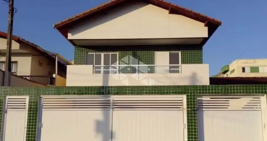 Sobrado a venda  em praia grande, bairro solemar, com 2 quartos e 1 vaga