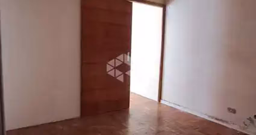 Kitão a venda na liberdade, com 1 quarto e sala divididos