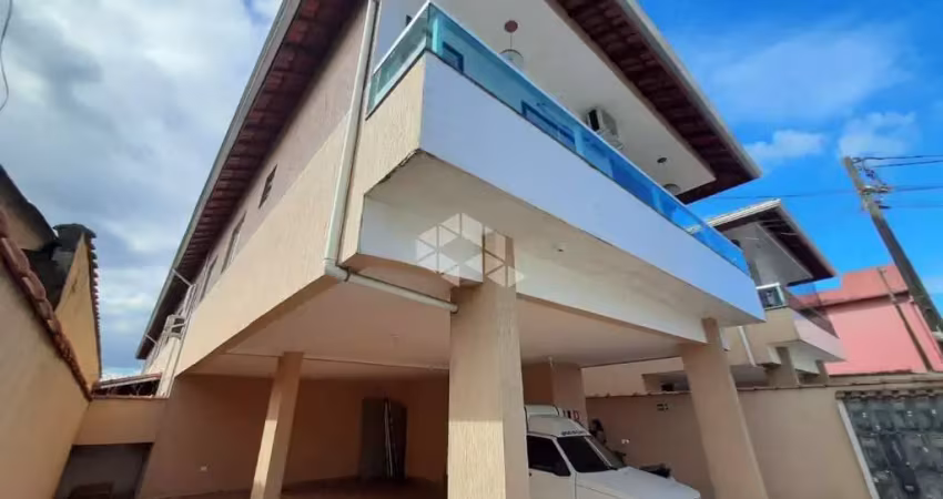 Casa em condomínio a venda no bairro antartica, praia grande, com 3 quartos, 1 suite e 1 vaga