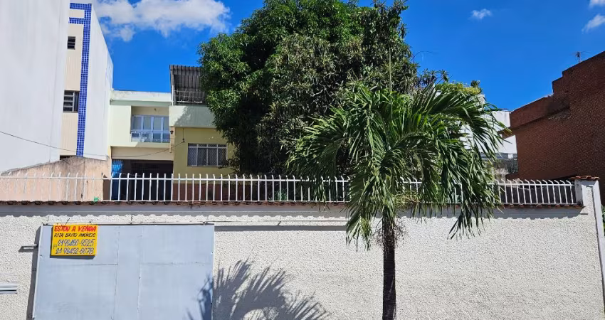 Bela casa em condomínio AMONPA com segurança