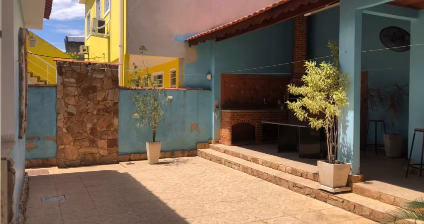 Linda casa ampla e aconchegante a venda