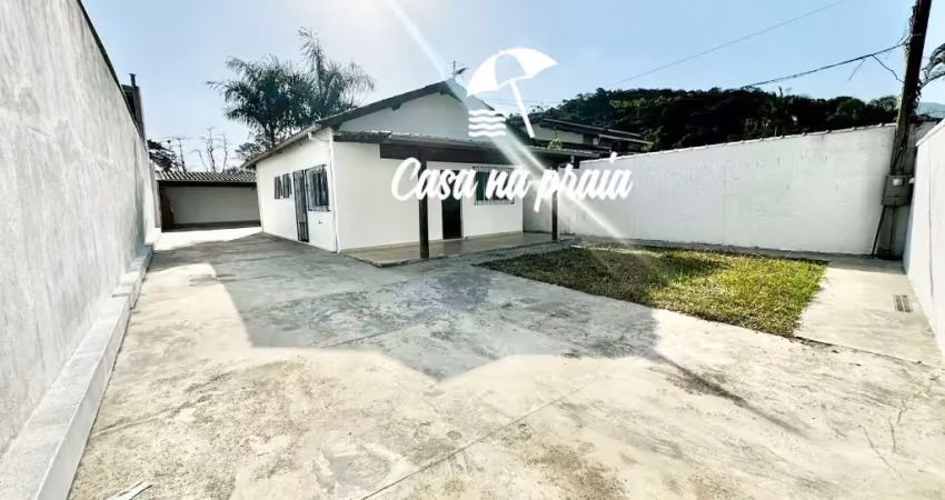 Casa de 2 dormitórios à Venda no bairro da Martim de Sá em Caraguatatuba, SP