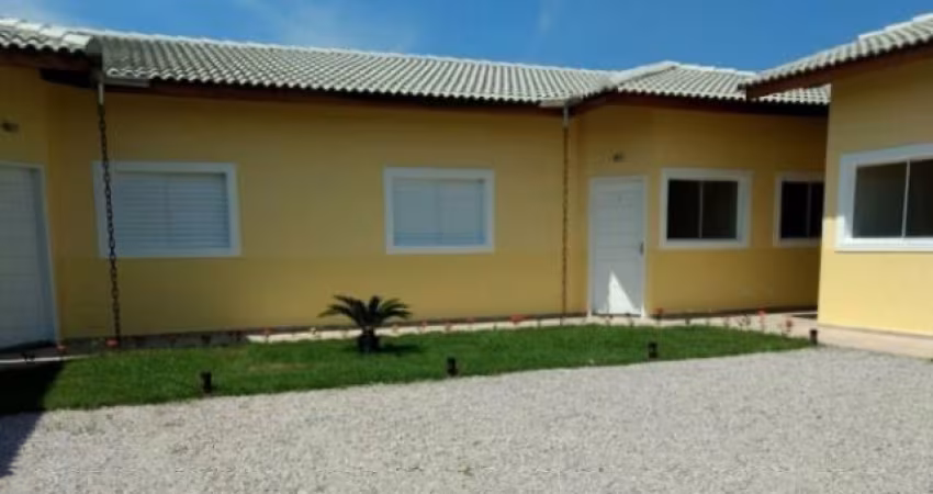 Casa em condomínio 2 dormitórios no Golfinho, Caraguatatuba SP