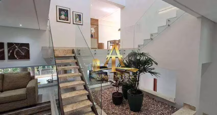 Casa com 4 dormitórios à venda na Granja Viana