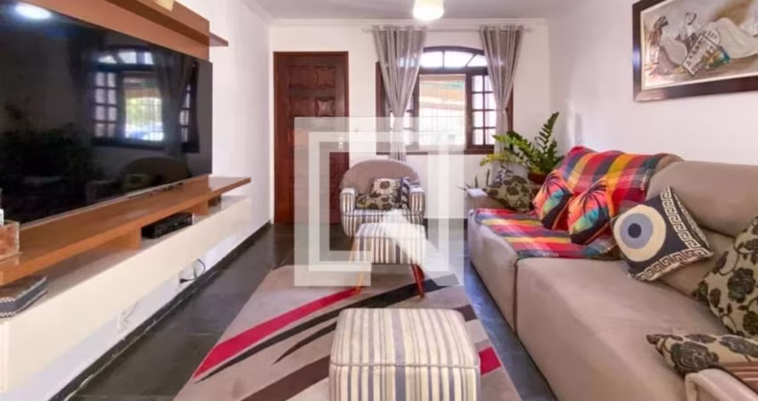 Casa à venda com 330m ², 3 quartos e 3 vagas