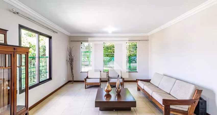 Casa de Luxo à venda com 450m², 4 quartos e 4 vagas