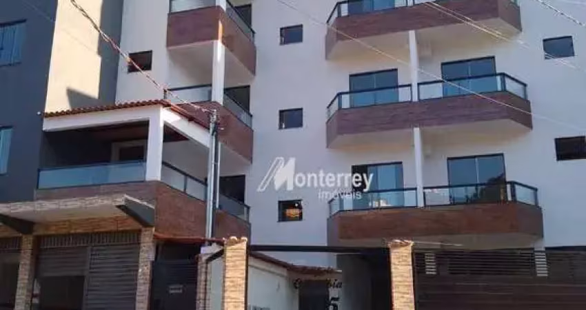 O apartamento conta com dois qtos, sendo um deles, uma suíte confortável, além de um banheiro social prático e elegante, com armários, box blindex
