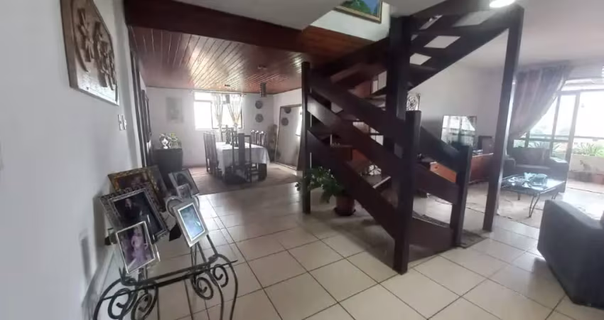 Apartamento dupex com 6 quartos / próximo ao espaço cultural