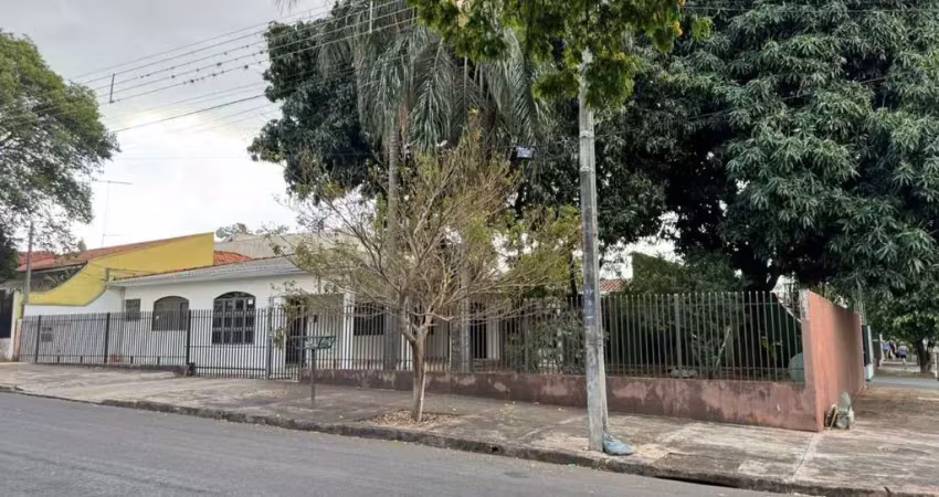 Casa com 3 quartos à venda na Rua Imbuia, 201, Parque Palmeiras, Maringá