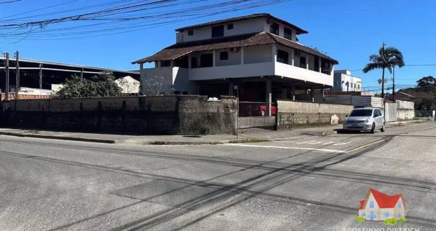Sobrado Residencial C/03 Pisos C/02 Aptos e 02 Quitinetes e Terreno de Esquina No Bairro Aventureiro!
