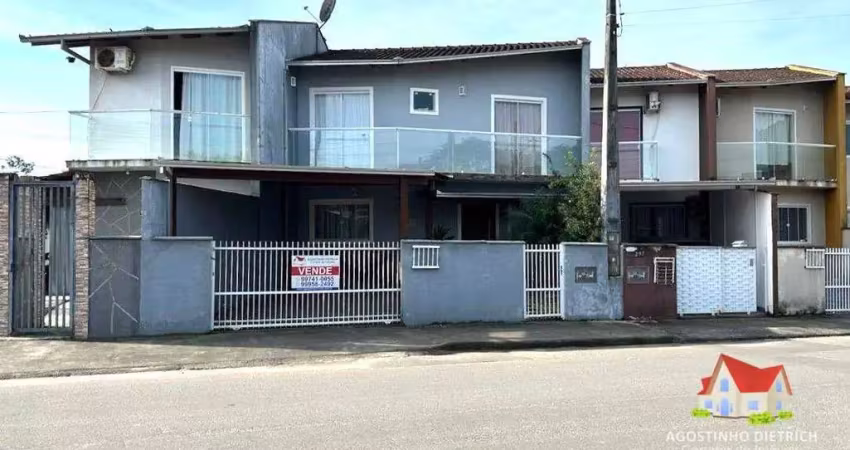Sobrado geminado c/03 quartos + moveis planejados + pergolado + area c/churrasqueira no j. paraiso!