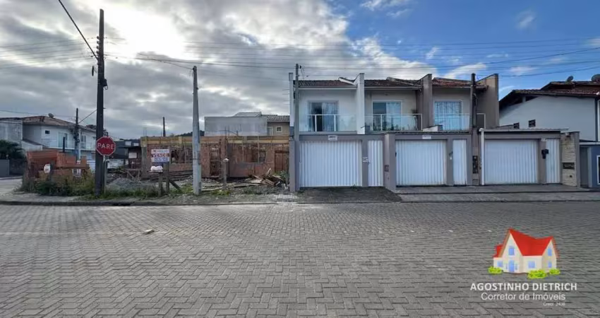 Sobrados geminados c/02 suites + vaga de garagem + espaco c/churrasqueira no aventureiro!