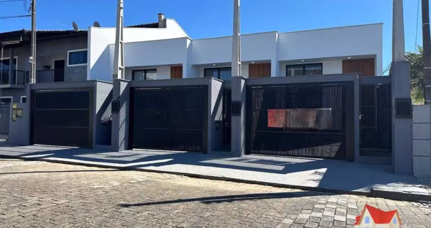 Casas geminadas terreas c/02 quartos c/suite + vaga de garagem + espaco aos fundos c/churrasqueira no bairro iririu!