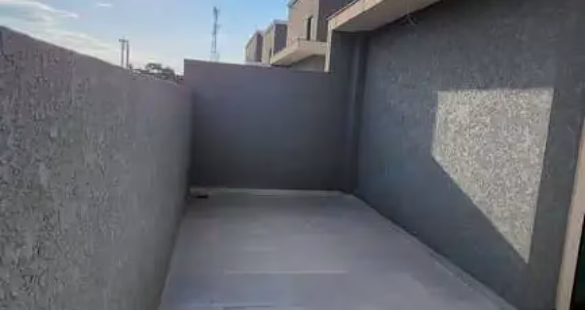 Sobrado de frente para rua próximo a av. salgado filho