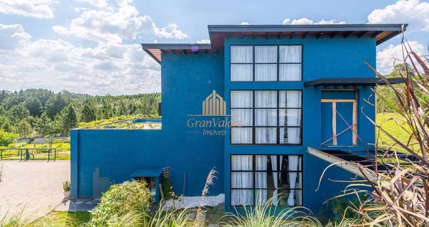 Casa em condomínio mobiliada com 3 suítes
