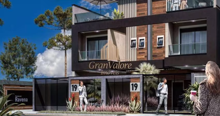 Sobrado em condominio na divisa do Portão com Água Verde