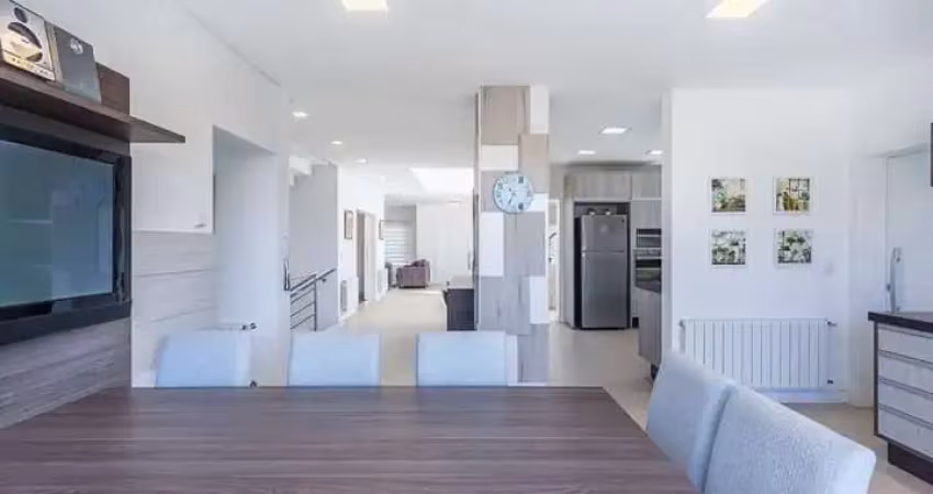 Casa em condomínio fechado à venda, com 5 quartos e piscina