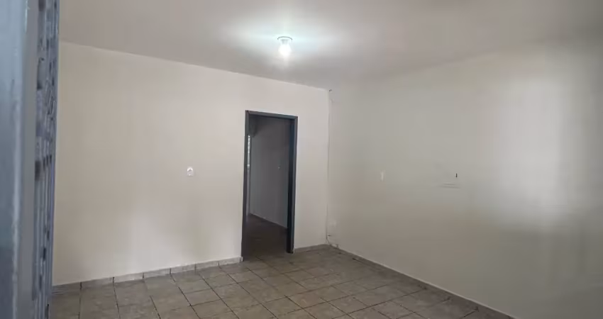 Casa  de laje recém-reformada com 2 quartos na qr 402 - samambaia norte