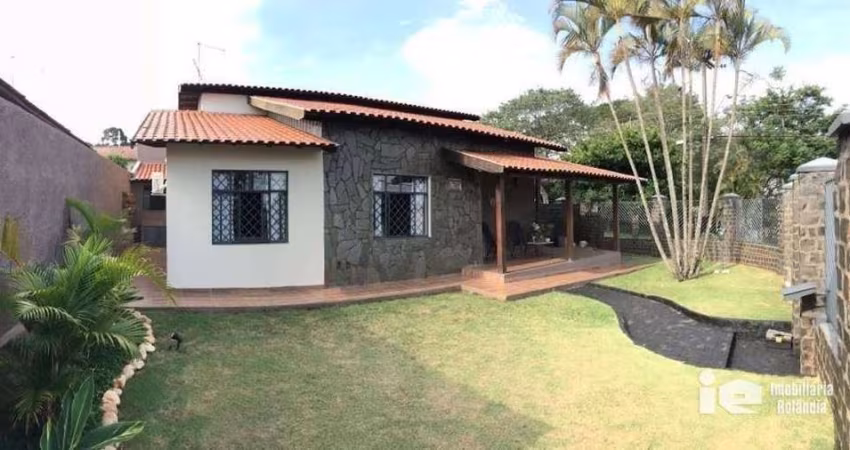 Casa com 3 dormitórios à venda, 165 m² por R$ 550.000,00 - Jardim Santa Monica - Rolândia/PR