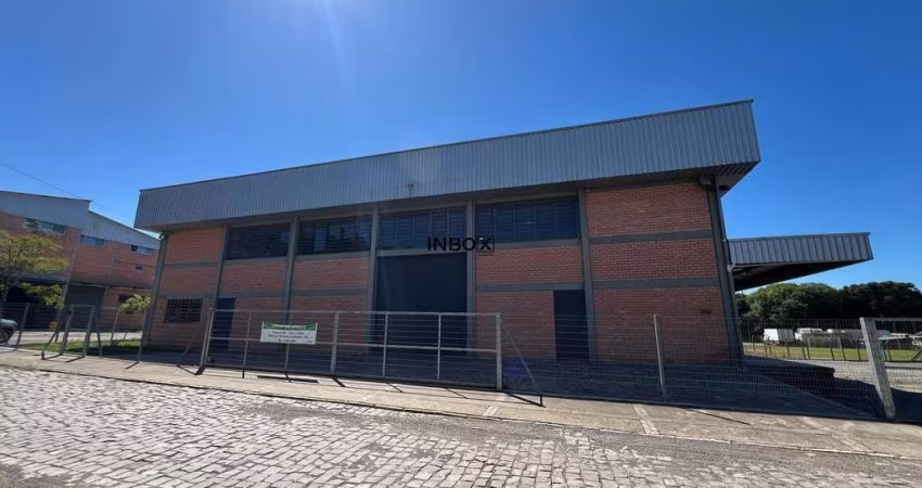 INBOX CIA IMOBILIÁRIA ALUGA - Pavilhão com docas e pátio cercado.