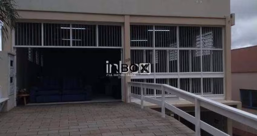 NBOX CIA IMOBILIÁRIA VENDE EM BENTO GONÇALVES - Prédio com duas salas comerciais e dois apartamentos, todos locados no Bairro Licorsul.