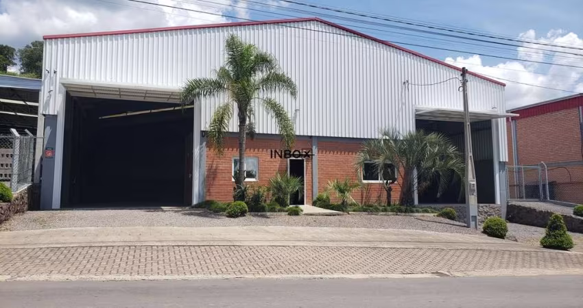 PAVILHÃO COM 640M² E DOCA P/ CARREGAMENTO