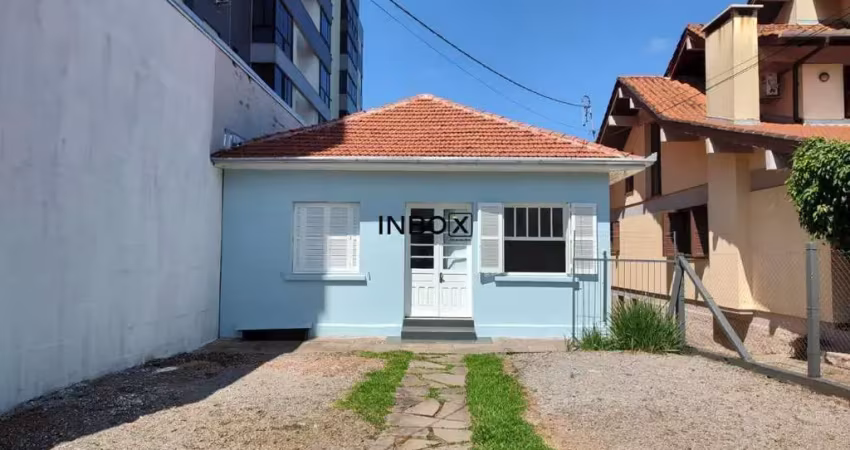 Inbox cia imobiliaria aluga - casa com pátio individual ideal para comércio de pequeno porte.