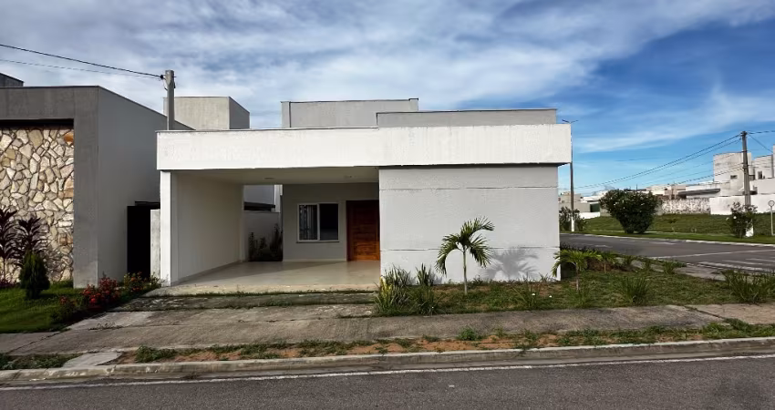 Casa no Condomínio Ecoville 2, Localizada no Bairro Cajupiranga