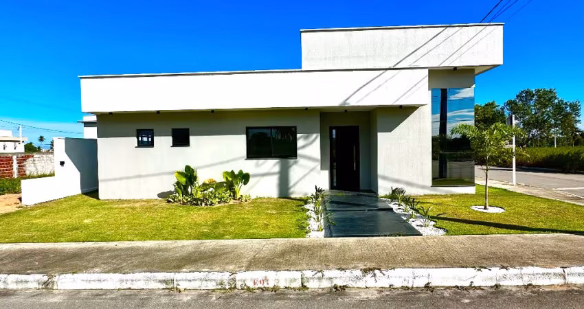 Casa Térrea no Condomínio Montreal, Localizada no Bairro Parnamirim