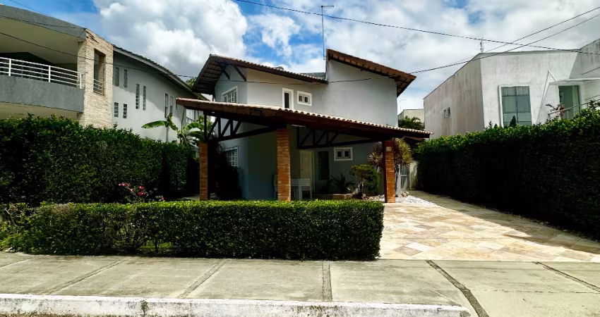 Casa Duplex no Condomínio Padre Monte.