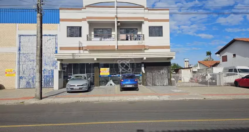 Prédio comercial com 3 apartamentos no 2º pavimento