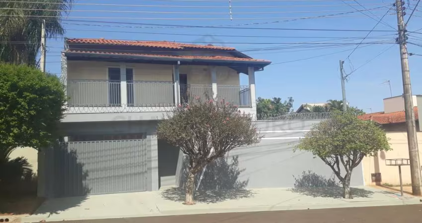 Casa para Venda em Jaboticabal, Colina Verde, 3 dormitórios, 1 suíte, 3 banheiros, 2 vagas