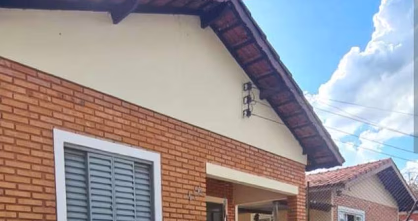 Casa para Venda em Águas de São Pedro, Jardim Iporanga, 2 dormitórios, 1 suíte, 1 banheiro, 1 vaga