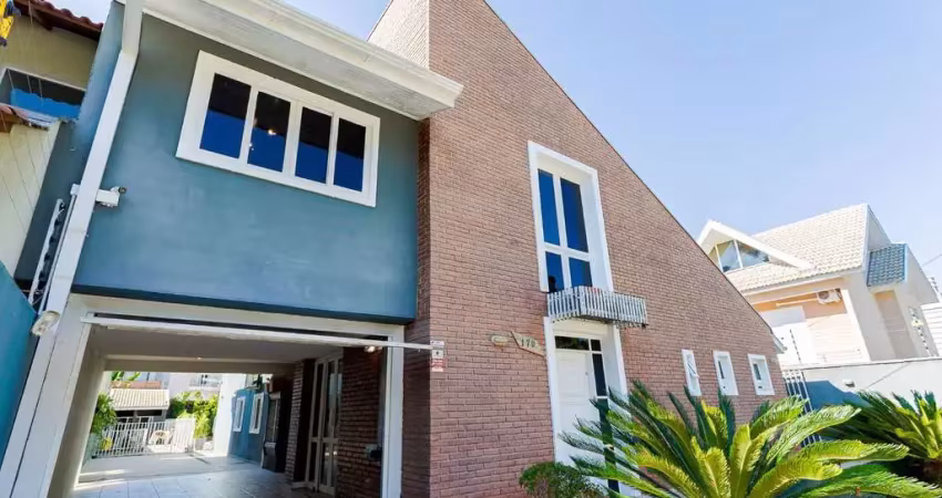 Casa lindíssima, com piscina, edícula com churrasqueira , 3 quartos, r$ 1.350.000,00 à vista em santa felicidade, curitiba