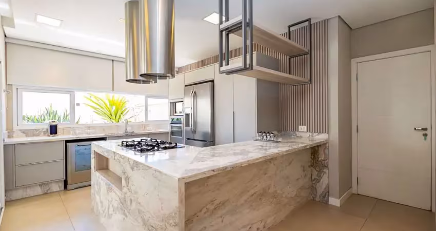 Casa de alto padrão em condomínio fechado – 4 suítes, piscina e energia solar em santa felicidade
