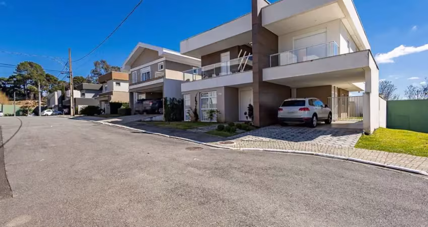 Casa de alto padrão em condomínio fechado – 4 suítes, piscina e energia solar em santa felicidade
