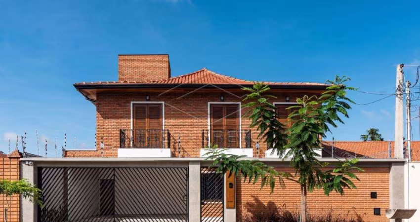 LINDA CASA COM 5 DORMITÓRIOS SENDO 4 SUÍTES NO JARDIM ESTORIL, BAURU/SP