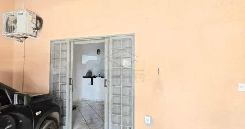 CASA COM EXCELENTE LOCALIZAÇÃO E CLIMATIZADO