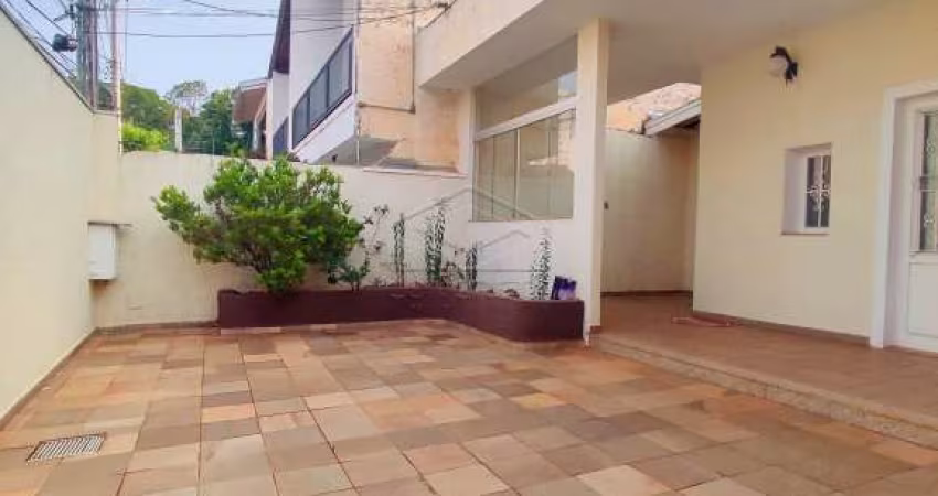 CASA AMPLA COM 03 DORMITÓRIOS PRÓX. A AVENIDA GETÚLIO VARGAS