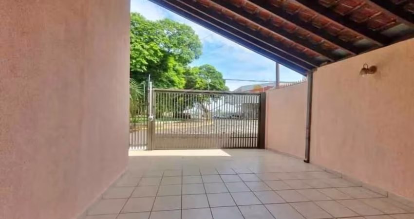 CASA AMPLA COM EXCELENTE LOCALIZAÇÃO