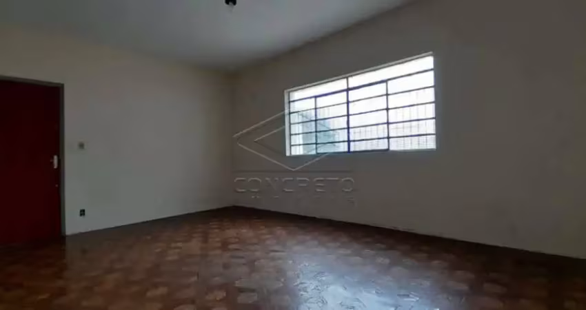 Casa com 2 quartos para alugar no Centro, Jaú 