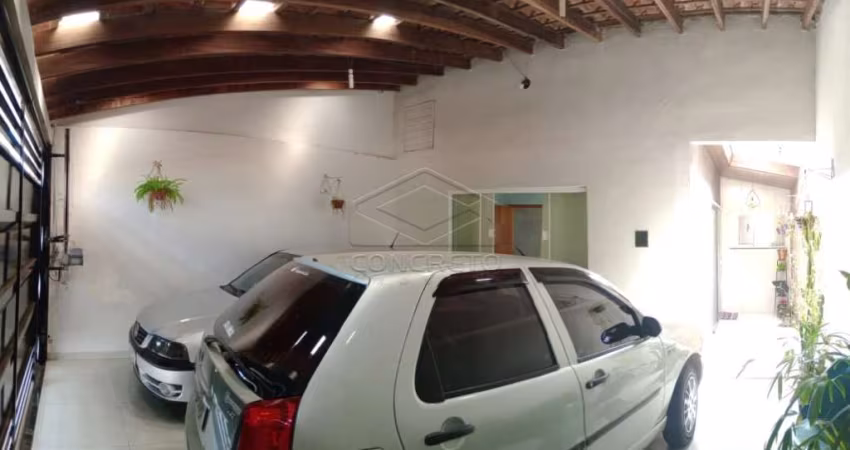 Casa lindíssima!  3 Dormitórios (1 Suite) - Garagem para 2 Carros!